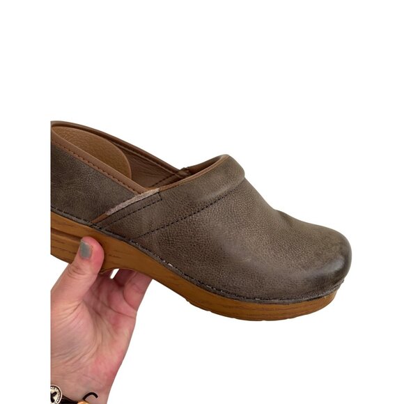 Dansko Womens Professional Clogs Waxy Stone Distressed Leather Mushroom Olive - Picture 10 of 10